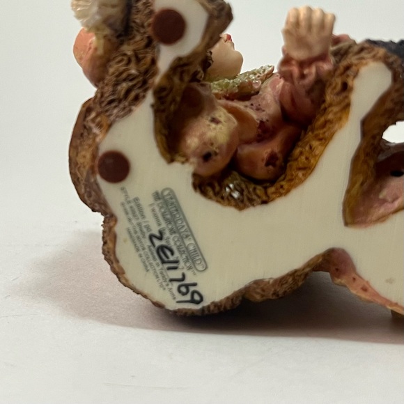 Boyds’ Collection Resin Figurine. #3527, Shelby….Asleep in Teddy’s Arms. - Picture 6 of 6